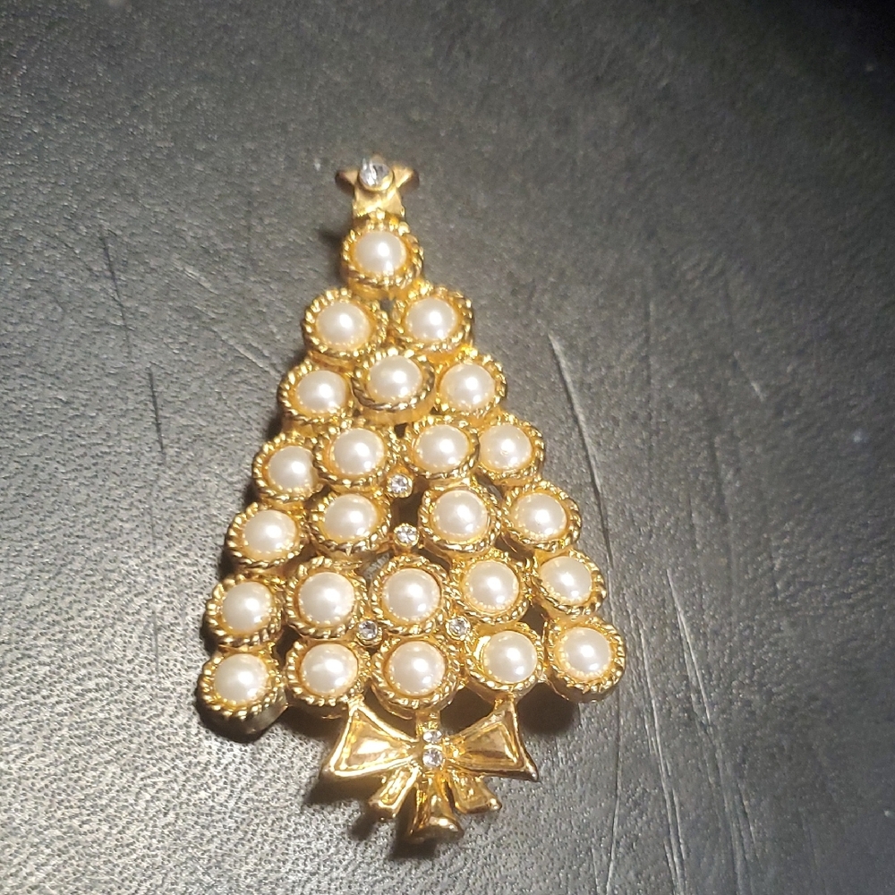 Gold and Pearl Christmas Tree Brooch JL8 I 6